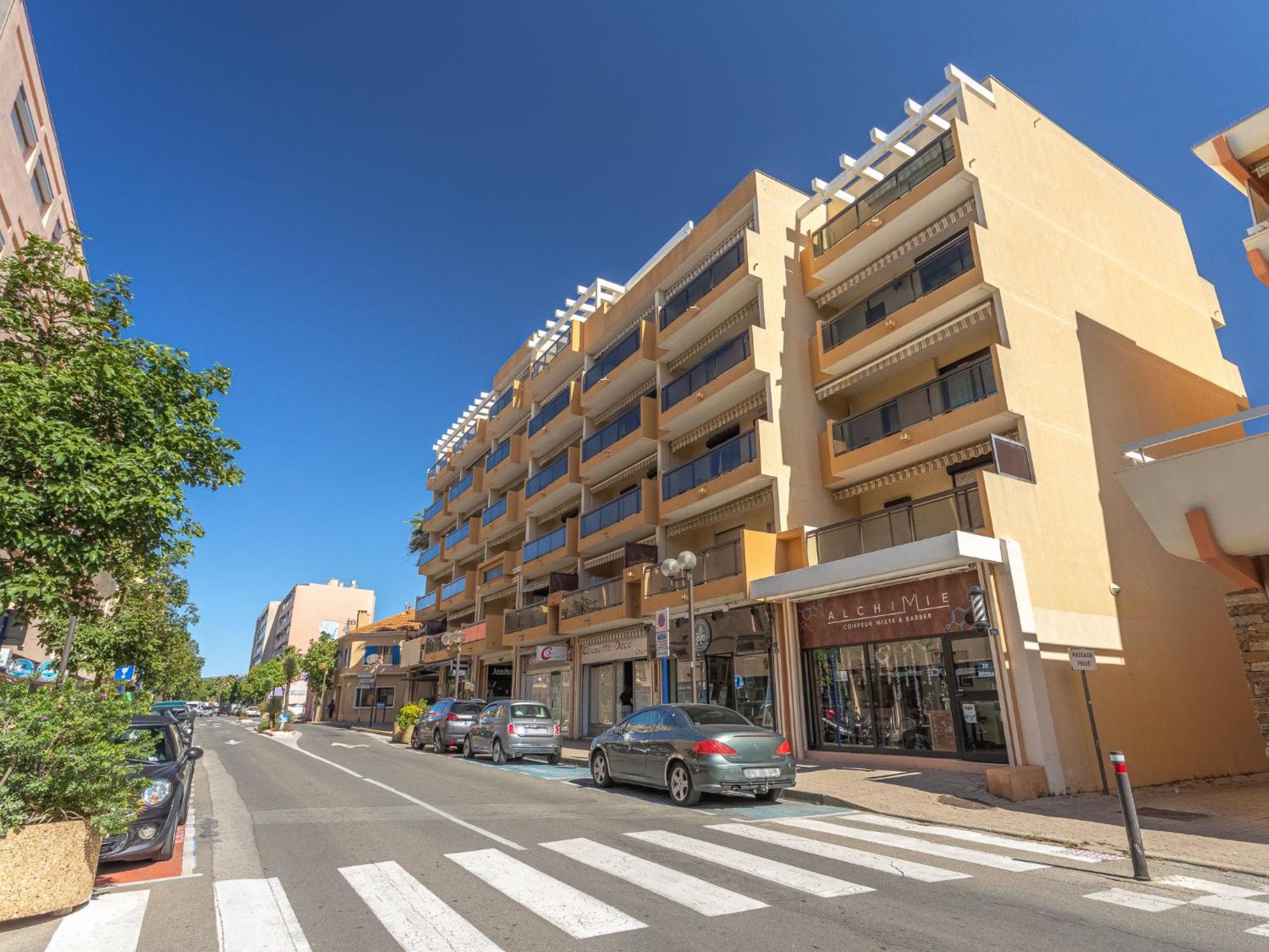 Apartment Saint James-13 By Interhome Le Lavandou Exterior photo